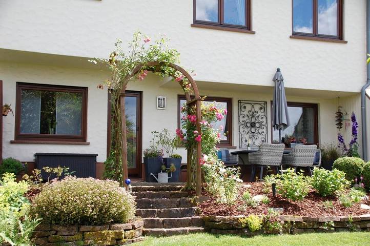 Ferienwohnung für 6 Personen, mit Terrasse und Garten sowie Ausblick in Osburg