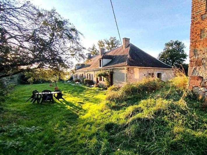 Gîte pour 3 personnes, avec Terrasse ainsi que Jardin et Vue à Agonges