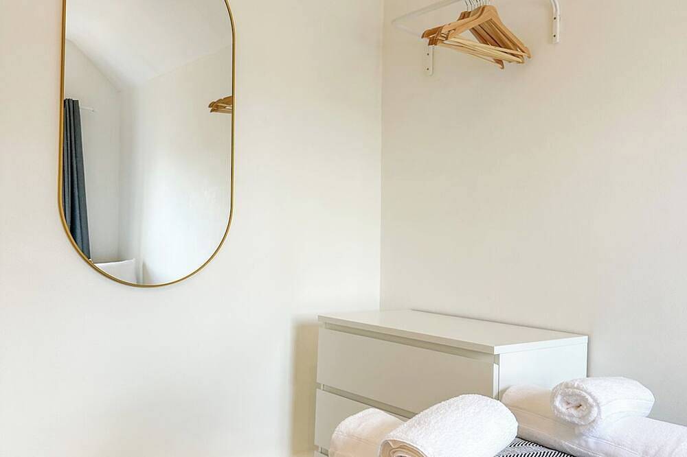 New | Cosy & Stylish City Centre Home | Sleeps 6 in Kent