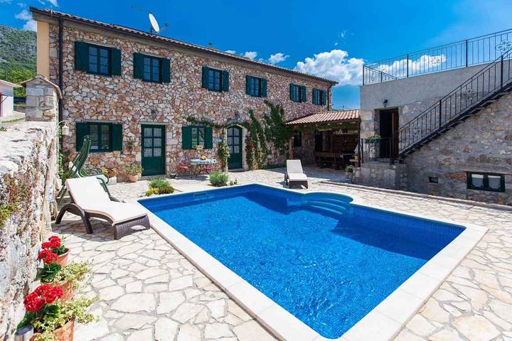 Villa für 14 Personen, mit Garten und Sauna in Crikvenica