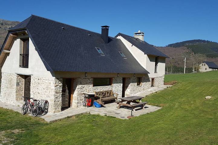 Gîte pour 9 personnes, avec jardin ainsi que terrasse et sauna à Campan