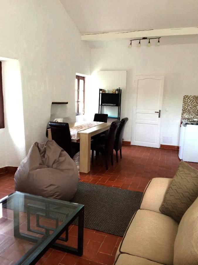 Gîte pour 3 personnes, avec Piscine à Montauriol