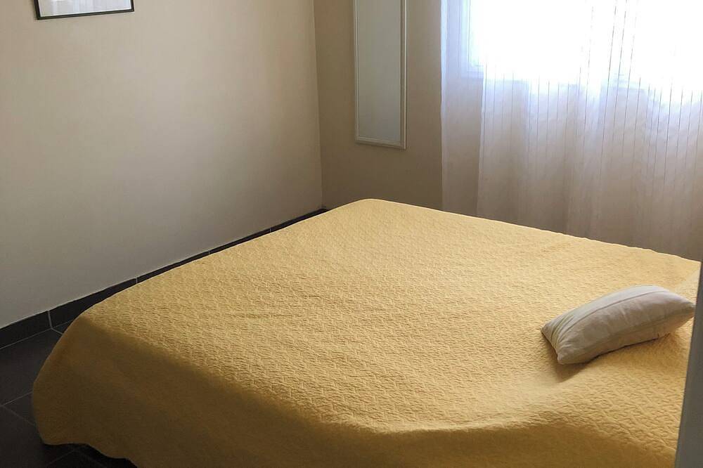 Appartement entier, Appartement T2 Mimosa, 45m2, real \"green love nest,\" swimming pool, sea in Boulouris, Saint-Raphaël
