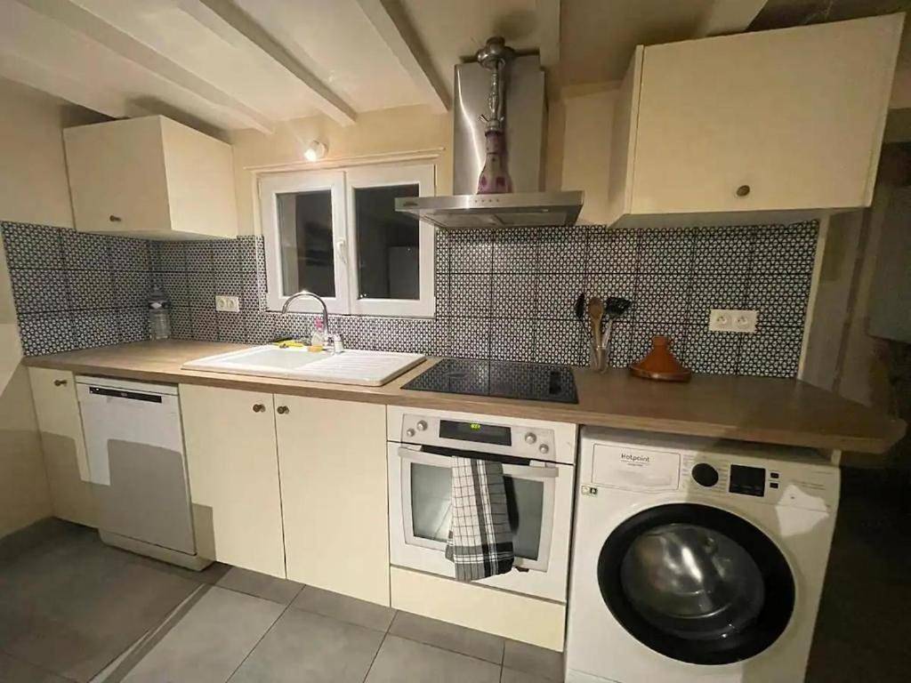 Appartement de vacances entier, Double Room in Neuilly-sur-Marne, Seine-Saint-Denis