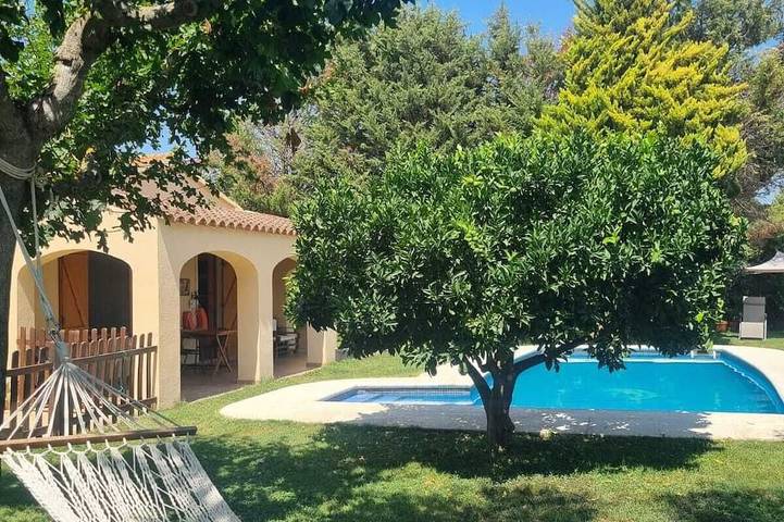 Gîte pour 4 personnes, avec terrasse et jardin dans San Martin Sarroca