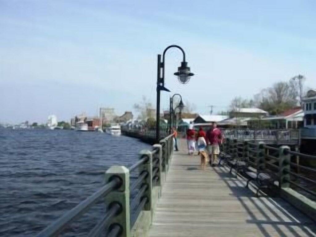 Ganze Wohnung, The Gallery Getaway im Herzen des historischen Riverfront Wilmington! in Wilmington, New Hanover County
