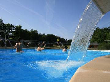 Gîte pour 2 personnes, avec terrasse et piscine à Madranges
