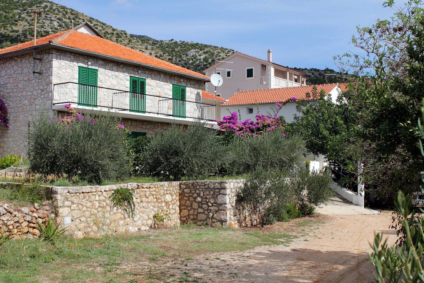 Ganze Wohnung, 1-Zimmer-Ferienwohnung mit Terrasse und Meerblick Zavala (Hvar) -b in Zavala, Hvar