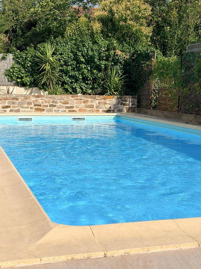 Chambre d’hôte pour 2 personnes, avec Balcon et Terrasse ainsi que Jardin et Piscine
