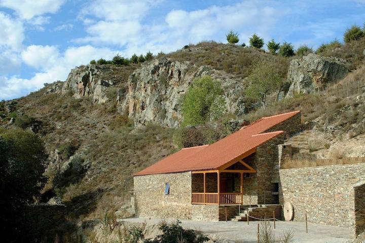 Location de vacances pour 6 personnes, avec vue ainsi que vue sur le lac et jardin, animaux acceptés à Mirandela - 4