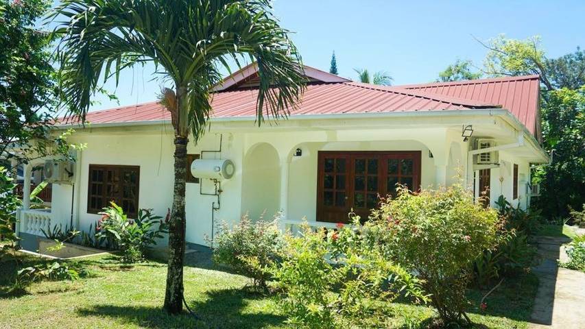 Gîte pour 2 personnes, avec terrasse et jardin dans Takamaka - 2