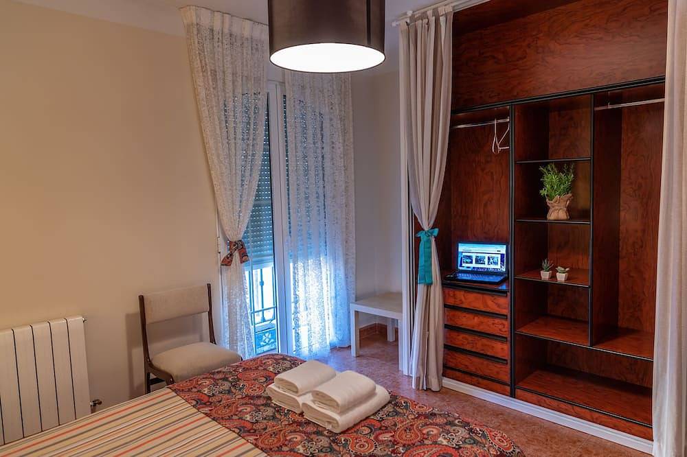 Ideal Familias 7 Dormitorios Jardin bbc Wifi 55 min de Madrid y 8 min de Segovia in Segovia, Segovia Province
