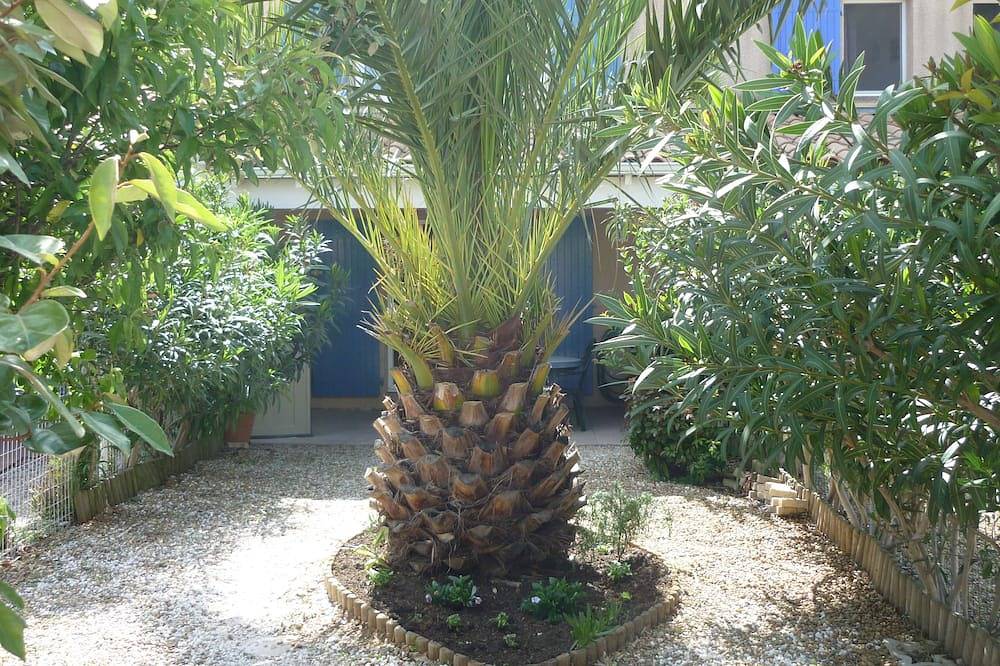 Air-conditioned villa with wifi pool in residence 300 m from the beach in Portiragnes, Côte d'Améthyste