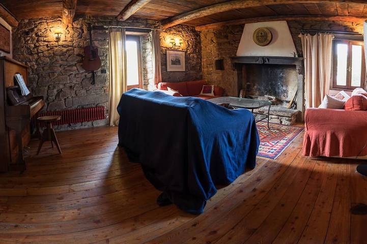 Villa toscana con piscina privata e vista mozzafiato che può ospitare fino a 11 persone in Castiglione di Garfagnana, Garfagnana