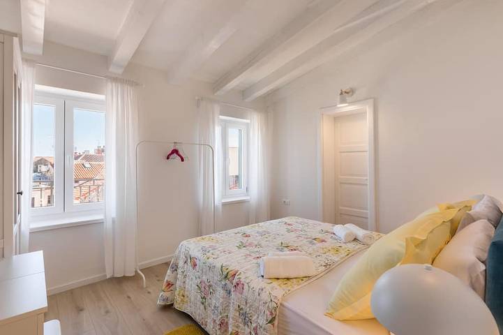 Appartamento intero, Appartamento con terrazza magica tra i vecchi tetti, accanto al Palazzo di Diocleziano in Spalato, Regione spalatino-dalmata