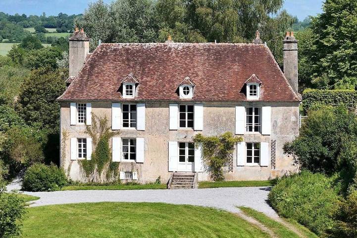 Gîte pour 15 personnes, avec Jardin dans Saint-Germain-de-Clairefeuille