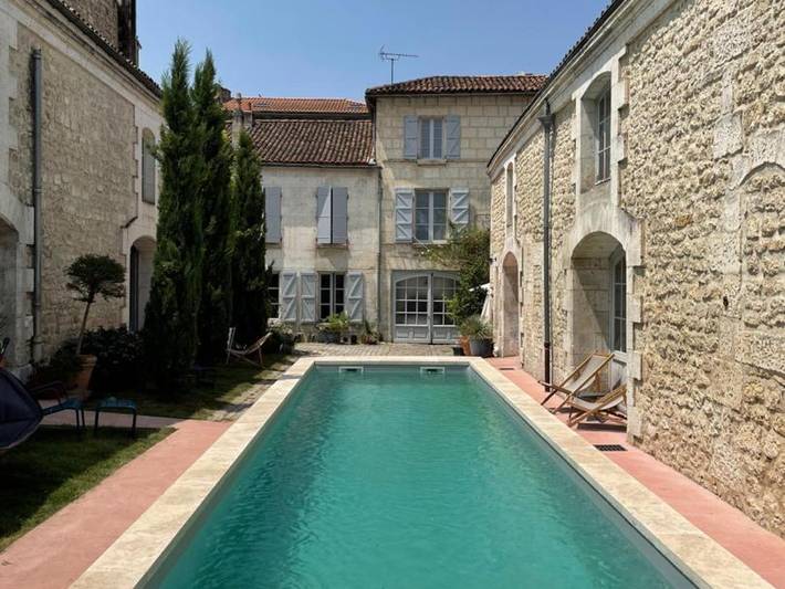 Appartement de vacances pour 5 personnes, avec piscine ainsi que terrasse et jardin, animaux acceptés en Charente - 2