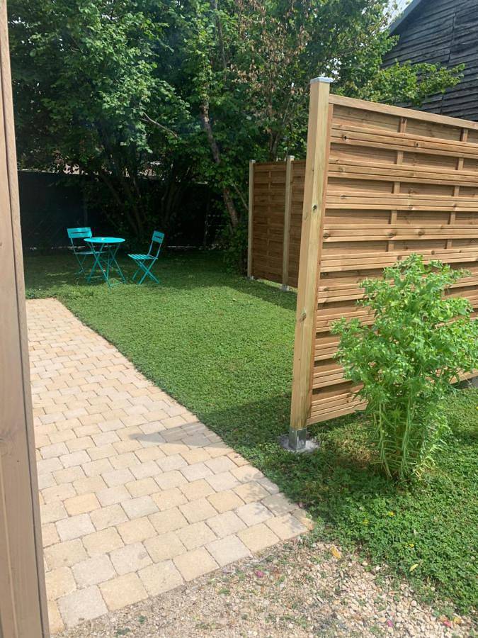 Appartement de vacances entier, Chambre salon indépendant, salle de bain wc privés, jardin privé, piscine partagée près d'un lac in Mesnil-Saint-Père, Parc naturel régional de la Forêt d'Orient