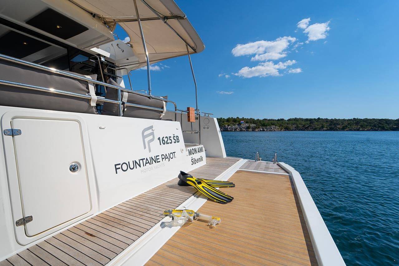 Boat for 4 people in Vancouver, British Columbia
