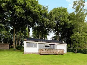 Gîte pour 6 personnes, avec vue sur le lac ainsi que jardin et terrasse, animaux acceptés dans Longfaye
