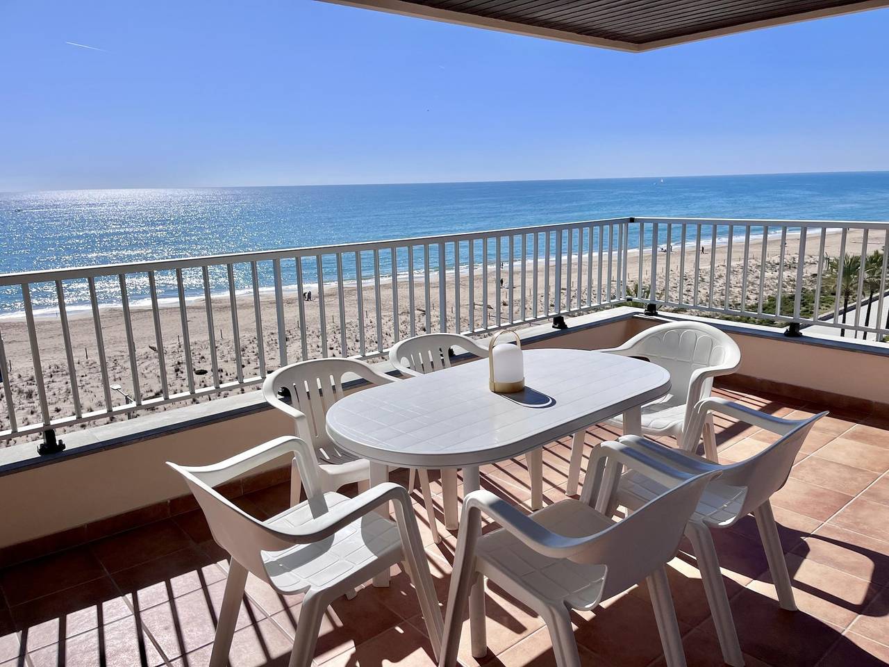 Apartamento vacacional entero, Amplio apartamento en primera línea de mar con espectaculares vistas in Calafell, Costa Dorada