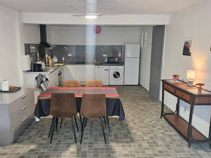 Location de vacances pour 3 personnes, avec piscine et jardin à Sainte-Suzanne - 3