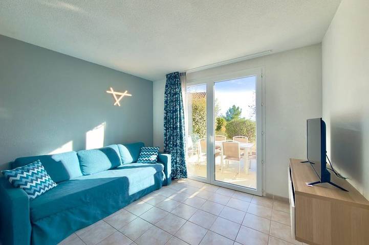 Entire apartment, La Traversante du Mas, 6 guests, Pool in Calvisson in Calvisson, Mediterranean Coast (France)