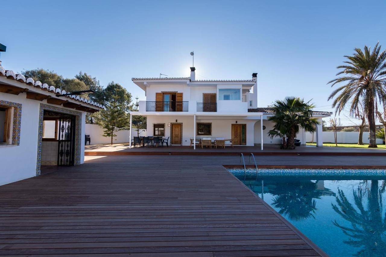 Villa Huerta 1 Manises, jacuzzi, sauna, piscina in Manises, Costa de Valencia