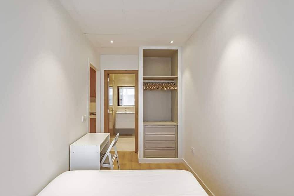 Entire apartment, New Luxury Apartment Madrid Airport 107 in Madrid, Madrid Province