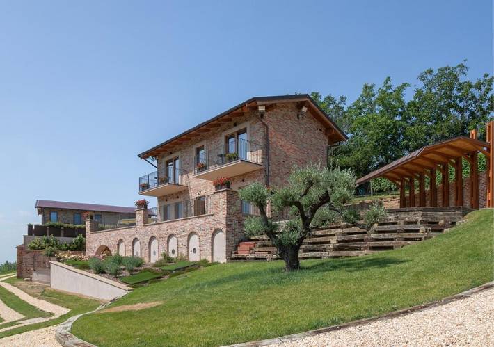 Rustico per 2 persone, con giardino e piscina nonché panorama in Piemonte