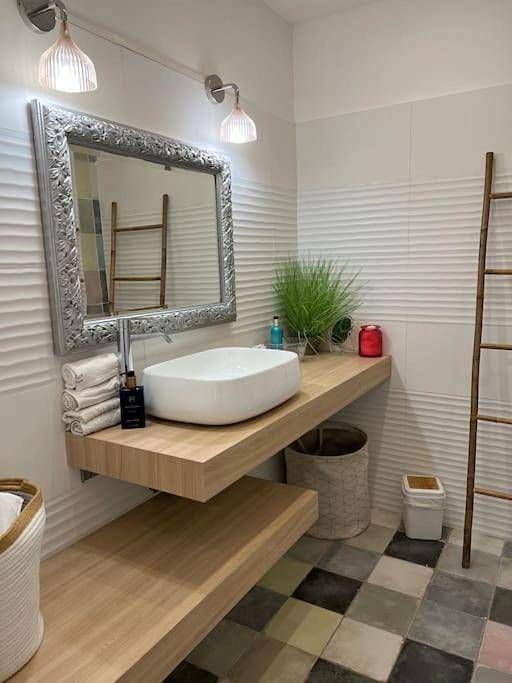 Gîte pour 4 personnes, avec terrasse dans Miomo - 2