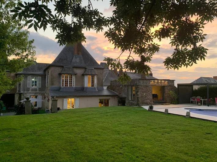 Location de vacances pour 14 personnes, avec jardin et piscine ainsi que jacuzzi et terrasse, animaux acceptés à Pouancé - 4