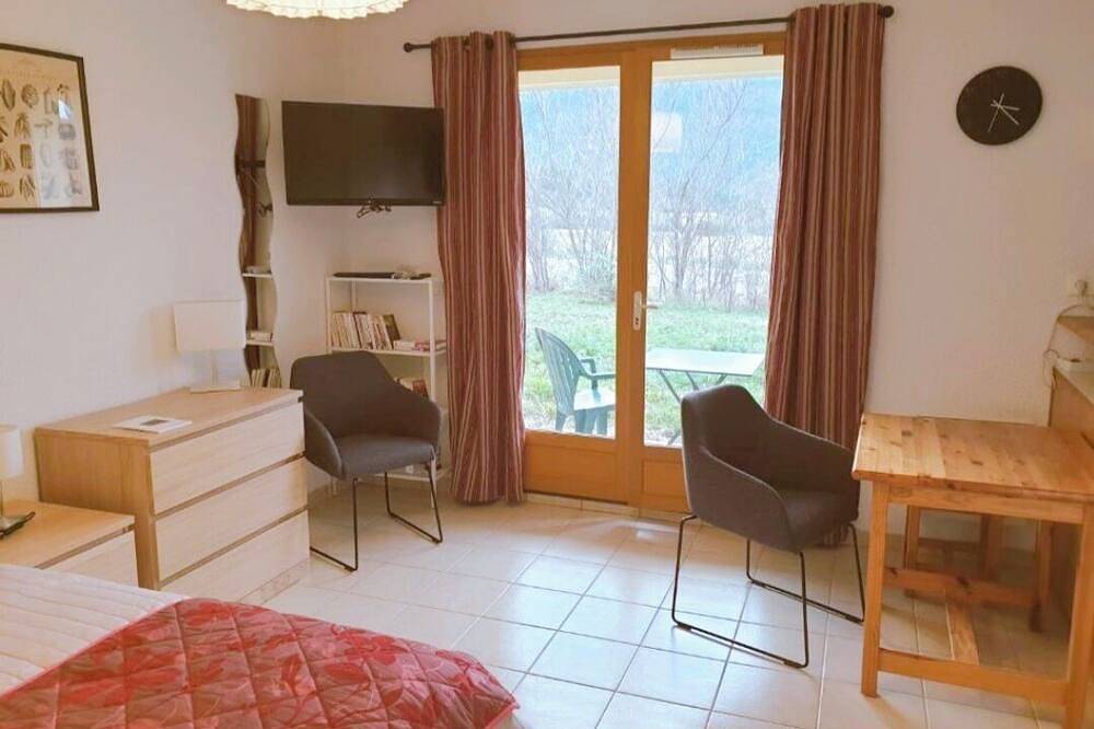 Entire apartment, Studio Montbrun-les-Bains, Le Hameau des Sources, village view and Mont Ventoux in Montbrun-les-Bains, Nyons region