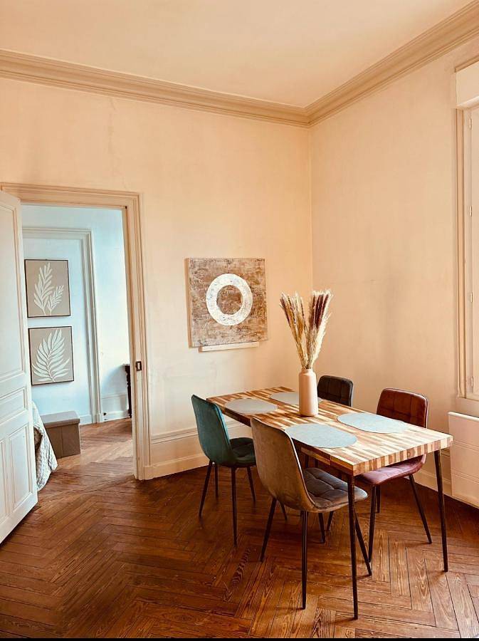 Appartement entier, One-Bedroom Apartment in Forges-les-Eaux, Région de Dieppe