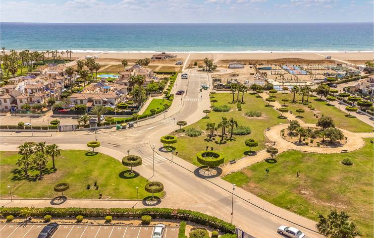 Gîte pour 4 personnes, avec piscine et terrasse, adapté aux familles à Vera - 3
