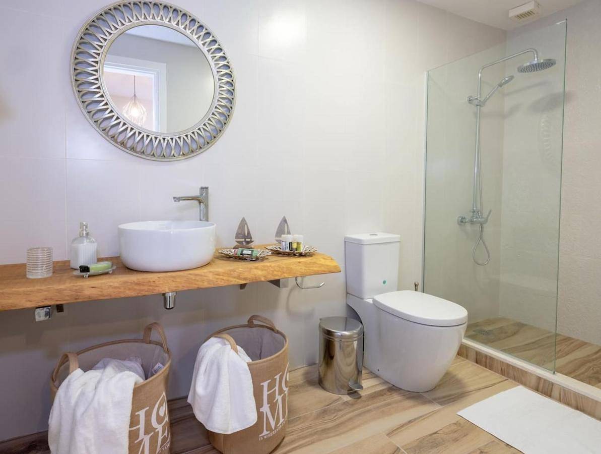Private Luxury Villa with Whirlpool - Walk to Beach in Kastri, Iraklio-Heraklion und Umgebung