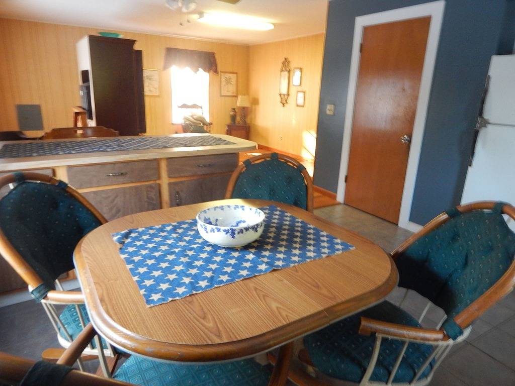 Onkel Ralphs Haus am wunderschönen Red Creek!
Großes Haus mit privatem Strand in Mississippi