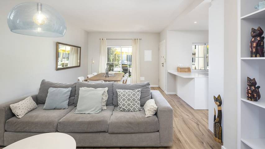 Ferienhaus für 6 Personen, mit Balkon und Garten sowie Pool - 1