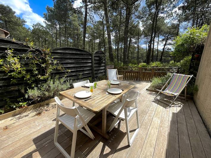 Location de vacances pour 4 personnes, avec terrasse et vue dans Golf de la Méjanne
