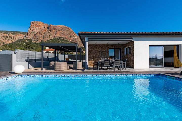 Ferienhaus für 8 Personen, mit Balkon und Terrasse sowie Garten und Pool in Afa