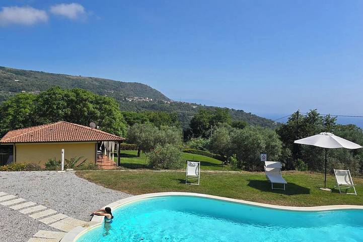 Villa for 5 people, with hot tub and pool as well as garden - 1