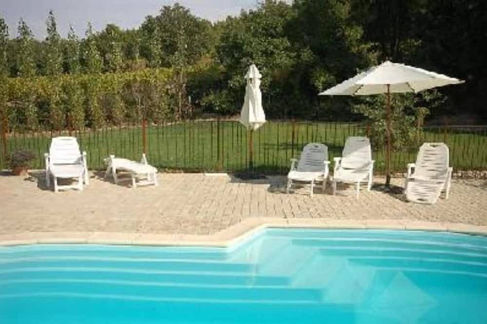 Appartement entier, Gîte dans Mas Provençal in Pernes-les-Fontaines, Parc naturel régional du Mont-Ventoux
