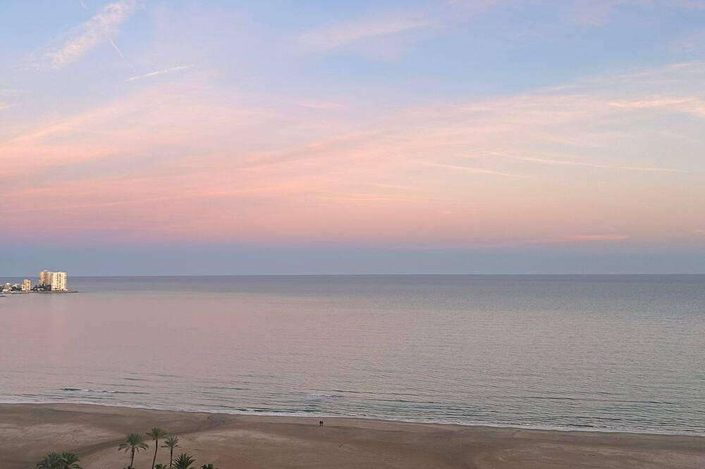 Entire apartment, Cozy apartment in first line of beach. in Cullera, Costa de Valencia