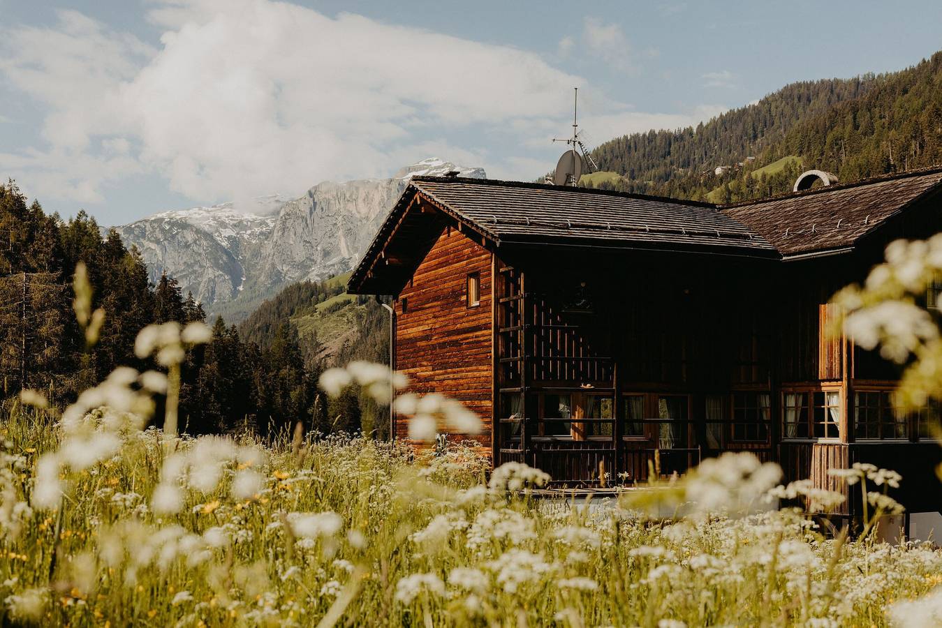 Lussuoso chalet con vasca idromassaggio, arredamento da sogno, Wi-Fi e giardino  in La Valle, Dolomiti Superski