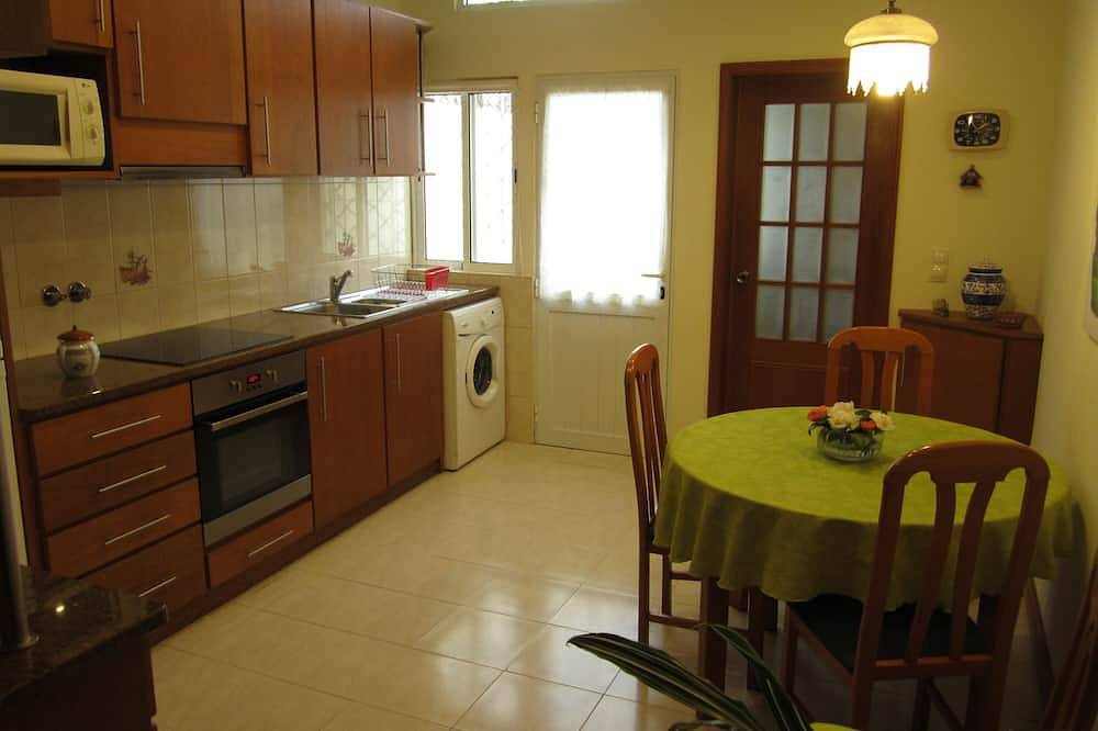 Casa Nuno e Lorena - Ideal location and privacy. in São Miguel Island, Ponta Delgada
