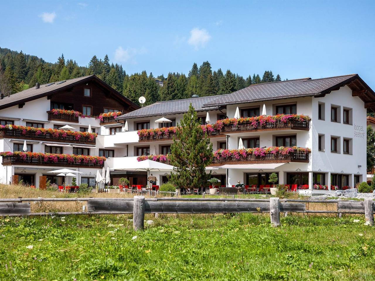 Hotel Seehof - Dz Arvenchic mit Seeblick und Balkon in Vaz/Obervaz, Plessur Alpen