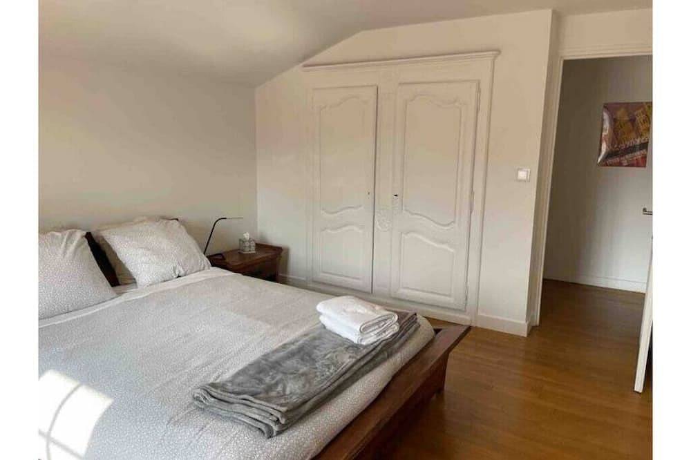 Built 1610, Renovated 2022 Stroll to Town Pool Parking in Espelette, Bayonne region