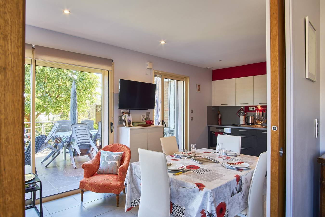 Holiday Home 'Gîte Les Galets Chantants' with Mountain View, Private Terrace and Wi-Fi in Saint-Hilaire-du-Rosier, Isère