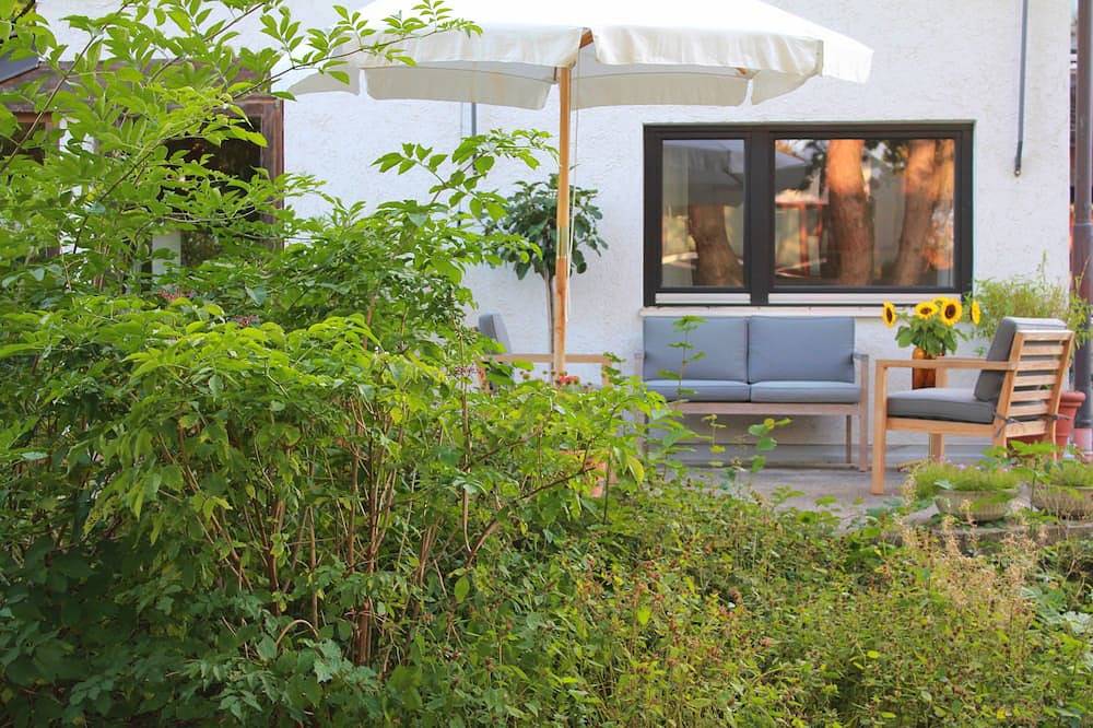 Haus mit großem Garten, 2 Schlafzimmer, 2 Bäder, 151 qm Wohnfläche in Dießen am Ammersee, Ammersee