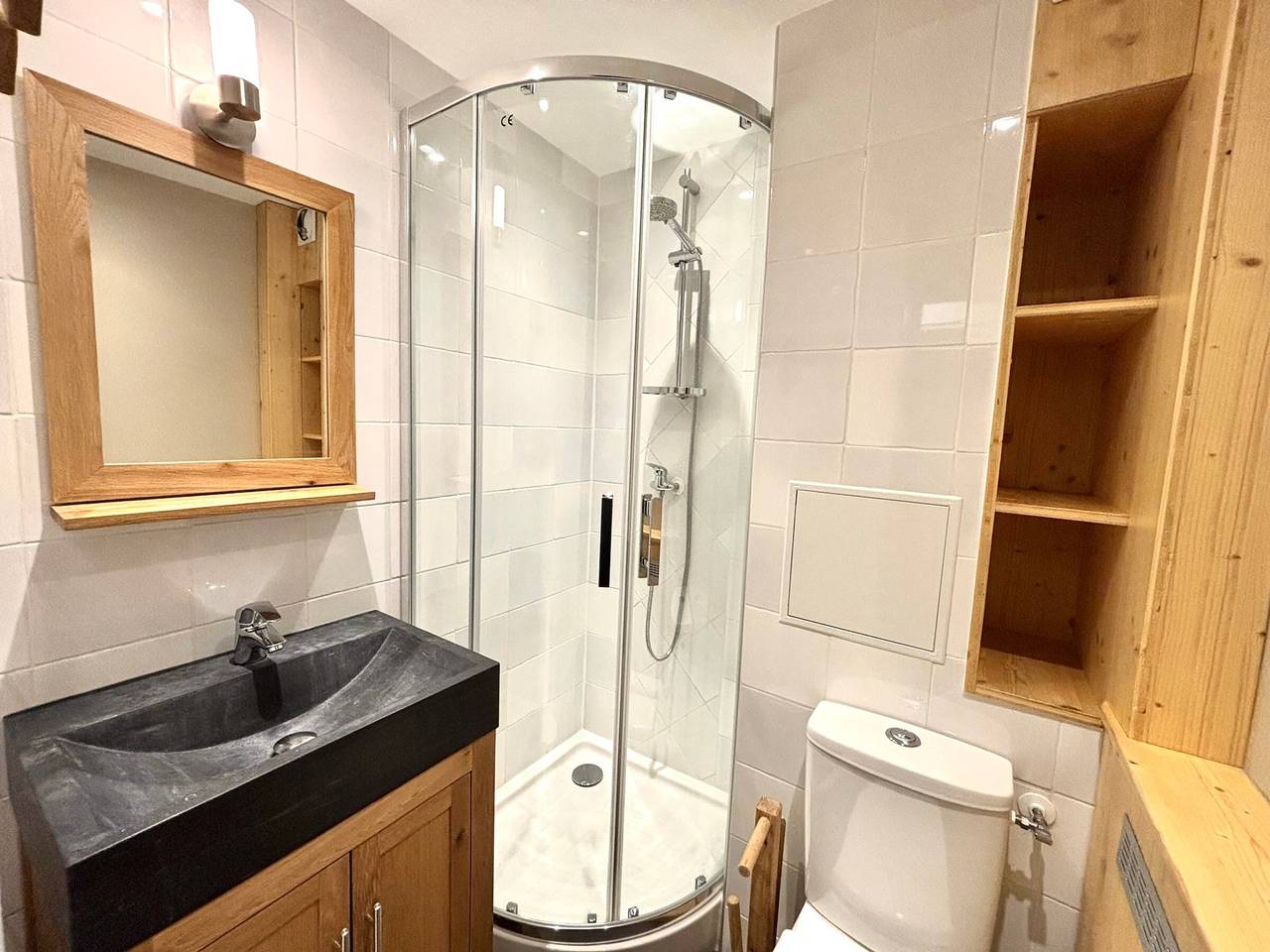 Entire studio, Cozy Studio for 4, Heart of Les Menuires, Ski-in/Ski-out, Near Shops in Les Menuires, Saint-Martin-de-Belleville